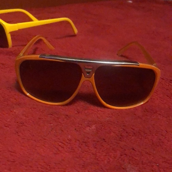 Sunglasses Set - Picture 3 of 4